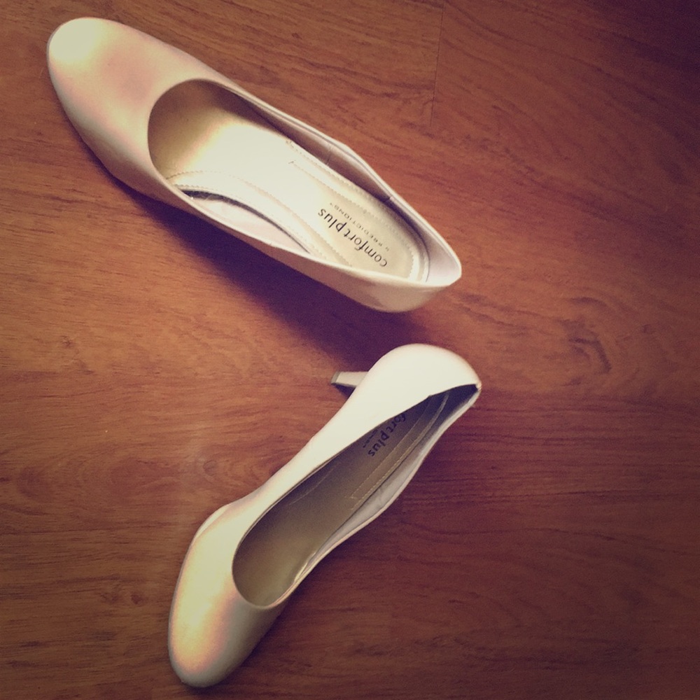 Ladies cream shoes